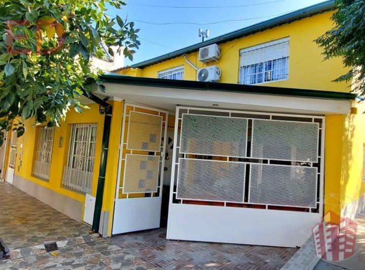 Casa · 300m² · 11 Ambientes · 1 Cochera
