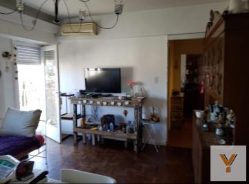 Departamento · 69m² · 3 Ambientes · Departamento en Venta - 2 Dorm. 1 Baño - 77 m² - Flores