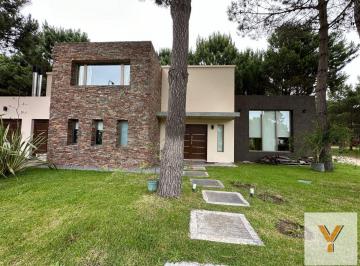 Casa · 365m² · 5 Ambientes · 2 Cocheras · Casa en Venta - 4 Dorm. 2 Baños - Cochera - 1.100 m² - Pinamar