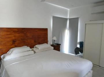 Casa · 100m² · 3 Ambientes · 2 Cocheras · Casa en Venta - 2 Dorm. 2 Baños - 626 m² - Luján