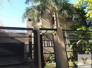 Casa · 240m² · 5 Ambientes · Casa en Venta - 4 Dorm. 3 Baños - 461 m² - El Palomar