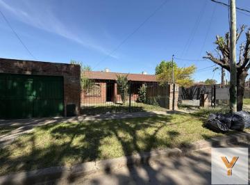 Casa · 70m² · 3 Ambientes · 1 Cochera · Casa en Venta - 2 Dorm. 1 Baño - Hurlingham