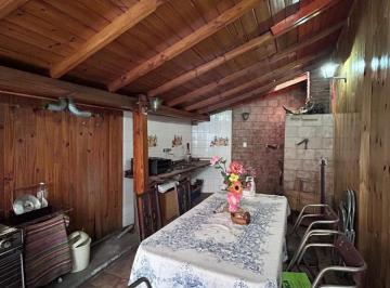 Casa · 174m² · 5 Ambientes · 4 Cocheras · Casa en Venta - 4 Dorm. 2 Baños - Parque Patricios