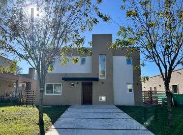 Casa · 155m² · 5 Ambientes · 2 Cocheras · Venta Casa San Pablo, Pilar - Lote Interno