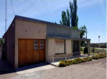 Quinta vacacional · 320m² · 4 Ambientes · 2 Cocheras · Finca en Venta - 2 Dorm. 1 Baño - 45.000 m² - Mendoza