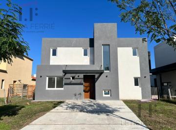 Casa · 155m² · 5 Ambientes · 2 Cocheras · Venta Casa San Pablo, Pilar - con Pileta - Lote Interno
