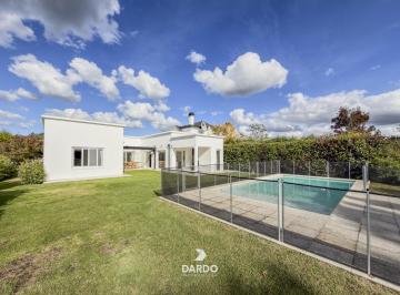 Casa de 5 ambientes, Mar del Plata · Alquiler en Rumencó - Casa de 5 Ambientes con Parque y Piscina