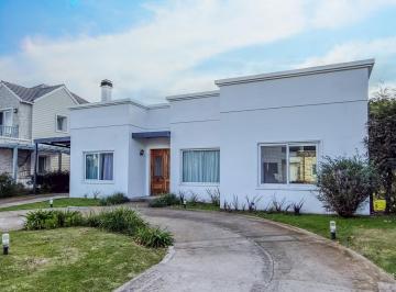 Casa de 5 ambientes, Mar del Plata · Alquiler en Rumencó - Casa de 5 Ambientes con Parque y Piscina