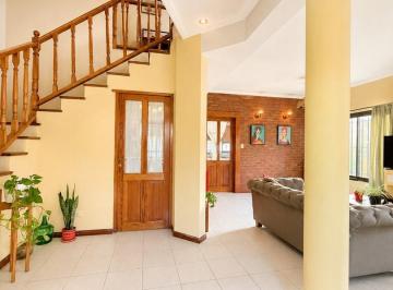 Casa · 264m² · 8 Ambientes · 5 Cocheras · Casa Chalet en Venta en Troncos del Talar, Tigre, G. B. a. Zona Norte