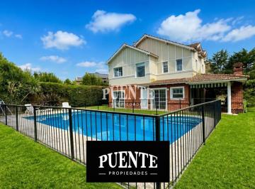 Casa · 140m² · 5 Ambientes · 8 Cocheras · Casa en Venta o Alquiler en Solar del Bosque