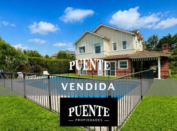 Casa · 140m² · 5 Ambientes · 8 Cocheras · Casa en Venta o Alquiler en Solar del Bosque