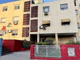 Departamento · 48m² · 3 Ambientes · 3 Amb Frente Al Fcgr, a m del Super Coto en Escalada Centro - Apto Crédito!