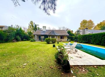 Casa · 190m² · 4 Ambientes · 3 Cocheras · Casa en Una Planta en Alquiler en Campos de Alvarez