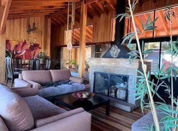 Casa · 326m² · 6 Ambientes · 1 Cochera · Casa Chalet en Venta en San Martin de Los Andes, Patagonia, Argentina
