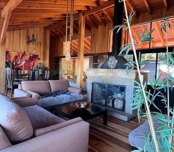 Casa · 326m² · 6 Ambientes · 1 Cochera