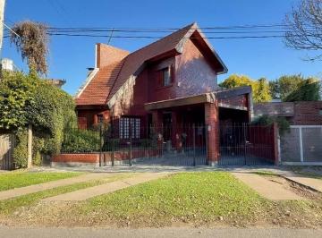 Casa · 152m² · 10 Ambientes · 1 Cochera · Venta de Casa en Manuel B. Gonnet
