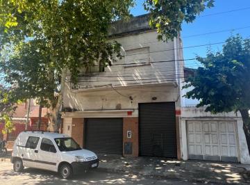 Bodega-Galpón , Morón · Galpon de 251 m² en Venta en Villa Sarmiento con Departamento de 3 Ambientes en La Planta Alta