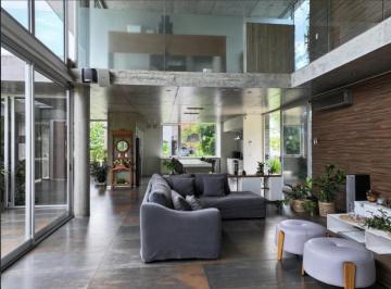 Casa · 611m² · 7 Ambientes · 7 Cocheras · Casa en Kentucky