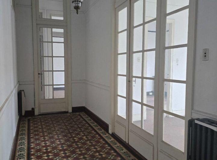 Venta Depto de Estilo - 6amb C/ Luz y Balcon - Once