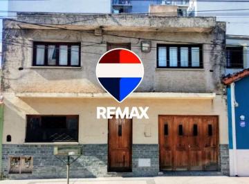 Casa · 190m² · 8 Ambientes · 1 Cochera · Casa 6 Dorm. Venta Macrocentro