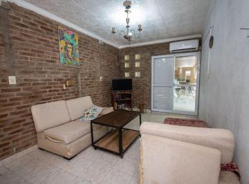 Casa · 56m² · 4 Ambientes · 1 Cochera · Oportunidad Única – Casa con Patio y Cochera