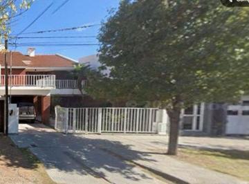 Casa · 241m² · 7 Ambientes · 1 Cochera · Gran Casa Céntrica en Venta