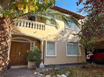 Casa · 224m² · 5 Ambientes · 2 Cocheras · Venta Casa B° Solares de Guariento Guaymallen