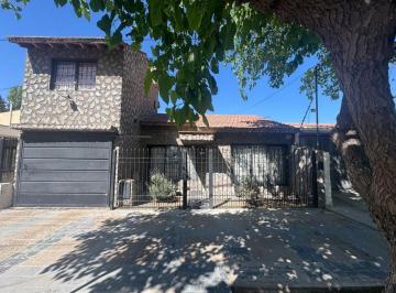 Casa · 149m² · 6 Ambientes · Venta de Casa en Calle Rafael Cubillos 2131