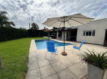 Casa · 150m² · 5 Ambientes · 4 Cocheras · Casa 5 Amb C/ Pileta en Las Lajas | Barrio Privado