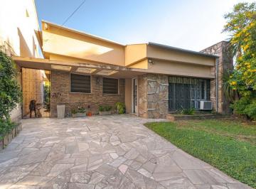 Casa · 113m² · 3 Ambientes · 1 Cochera · Venta Casa Dos Dorm. con Jardin en Fisherton