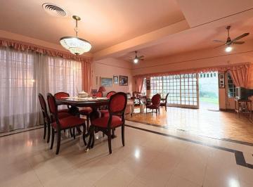 Casa · 275m² · 5 Ambientes · 2 Cocheras · Casa 5 Amb en Venta en Flores con Jardin y Garage