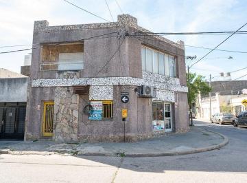 Casa · 207m² · 6 Ambientes · Venta Dos Casas Mas Local Comercial Azcuénaga