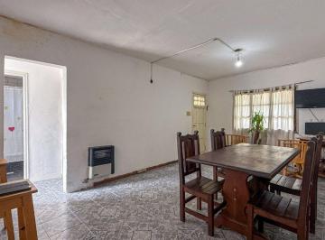 Casa · 153m² · 5 Ambientes · 1 Cochera · Venta Casa 5 Amb a Reciclar en Parte Villa Primera
