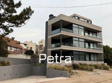 Departamento · 90m² · 3 Ambientes · 1 Cochera · Departamento en Venta en Pinamar con Vista Al Mar
