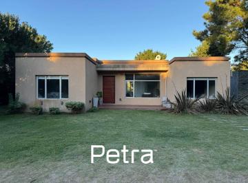Casa · 200m² · 5 Ambientes · Casa en Venta en Costa Esmeralda