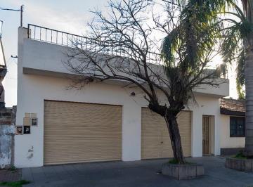 Casa · 218m² · 5 Ambientes · 2 Cocheras · Venta Casa /5 Amb con Locales Banfield