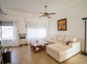 Casa · 270m² · 8 Ambientes · Venta Casa 8 Amb Villa Ballester con Patio/terraza