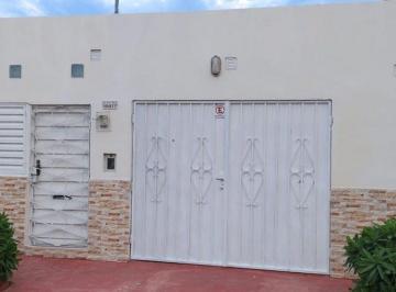 Casa · 100m² · 2 Ambientes · 1 Cochera · Casa Cabaña Leiva | Pje. Pedro Tappa 10077
