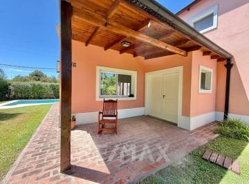 Casa · 145m² · 4 Ambientes · 1 Cochera · Venta Casa Mapuche 4 Amb con Pileta Lote Arbolado