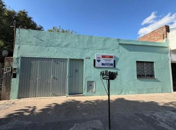 Casa · 100m² · 4 Ambientes · 1 Cochera · Venta Casa con Terreno La Ferrere con Garage