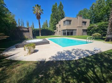 Casa · 500m² · 7 Ambientes · 2 Cocheras · Casa en Venta en Barrio Privado El Huerto, Luján
