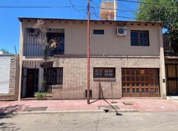 Casa · 172m² · 5 Ambientes · 1 Cochera · Casa en Venta en Dorrego, Guaymallén, Mendoza