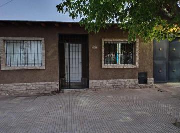 Casa · 100m² · 4 Ambientes · 1 Cochera · Venta de Casa