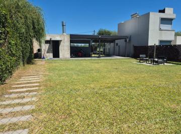 Casa · 40m² · 2 Ambientes · Venta Quincho con Pileta en Barrio Las Tardes