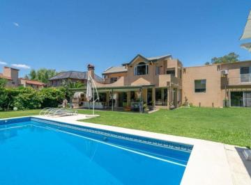 Quinta vacacional · 361m² · 5 Dormitorios · 2 Cocheras · Venta Casa en Country Náutico Escobar