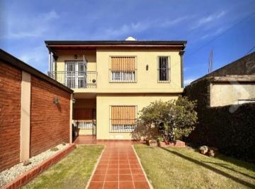 Casa · 130m² · 4 Ambientes · 2 Cocheras · Casa en Venta en Florencio Varela - Acepta Permuta
