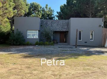 Casa · 165m² · 5 Ambientes · Casa en Venta en Costa Esmeralda - Golf II - Gas Natural