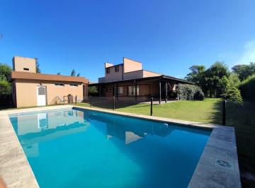 Casa · 228m² · 4 Ambientes · 3 Cocheras · Casa 4 Ambientes en Venta en La Candida Financia