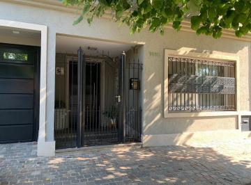 Casa · 300m² · 4 Ambientes · 2 Cocheras · Casa 4 Amb en Venta Lomas - Pileta - Quincho - Excelente