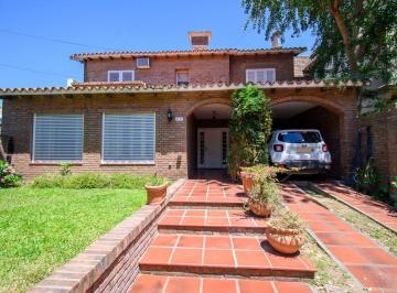 Casa · 469m² · 8 Ambientes · 3 Cocheras · Venta Casa Sobre Costanera en Barrio 7 Jefes
